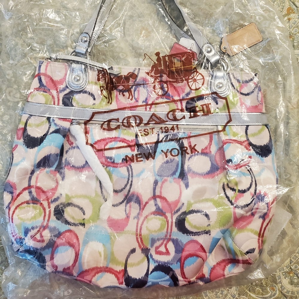 Authentic Coach Poppy Ikat Glam Tote purse. NEW WITH TAGS